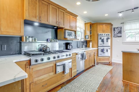 Kitchen | 2-Person Dining Table | 1st Floor