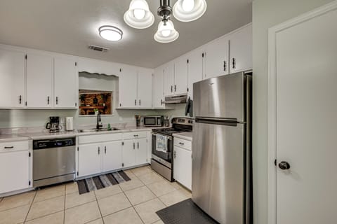 Kitchen | Toaster | Stove/Oven | Microwave