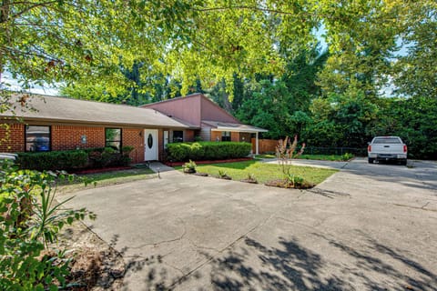 Exterior | Single-Story Unit | Parking | Driveway (1 Vehicle)