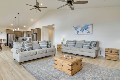 Living Room | Smart TV | Fireplace | Main Level