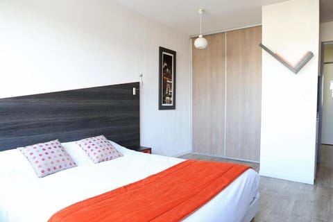 Bedroom. Interior and views may vary based on location and availability.