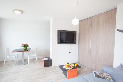 Living area and dining table