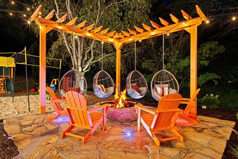 Gather ‘round the fire pit for s’mores, stories & starlight!