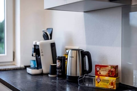 Senseo coffee machine with pads and kettle with tea bags are available free of charge