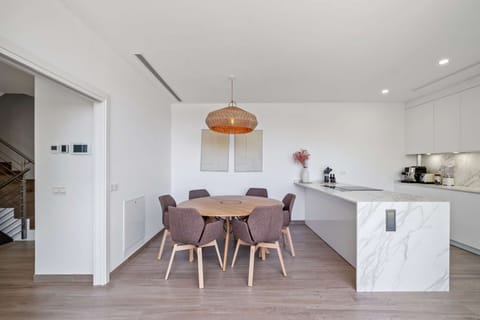 Kitchen | Dining area