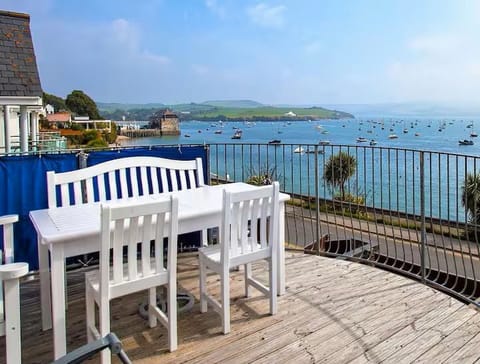 Terraced Garden & balcony view