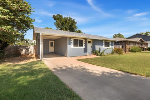 Walk out the front door and you're STEPS from the Bentonville Square, The Momentary, Crystal Bridges and the Razorback Greenway - NWA's premier biking, running and walking path.