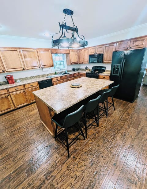 Spacious kitchen with island seating, great for gathering while meals are prepared.