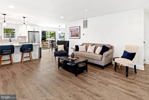 Sitting area by the kitchen