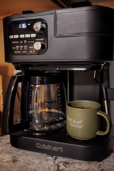 Coffee maker with Keurig, Nespresso, and a milk steamer for café-style drinks.