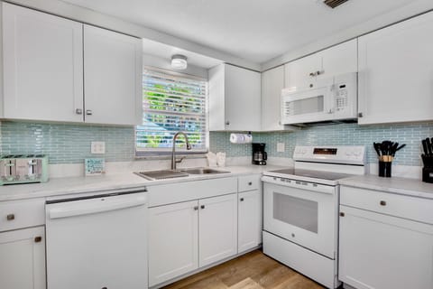 Gulf Haven by AMI Locals