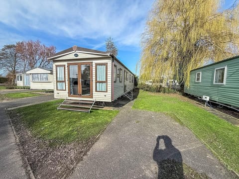 Discover the charm of Southview Holiday Park Lincolnshire, an ideal destination for last minute caravan holidays and British staycations that combine relaxation and adventure.