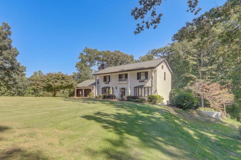 Gainesville Vacation Rental | 4BR | 2.5BA | 3,500 Sq Ft | Stairs Required