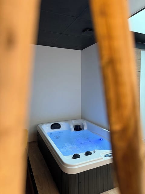 Indoor spa tub