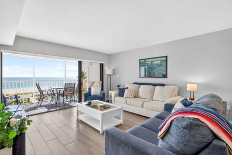 Living area with Gulf views