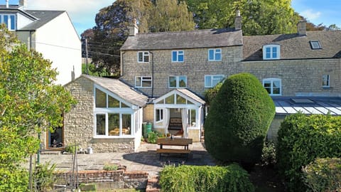 Explore the creative side of the Cotswolds from this Painswick family home.