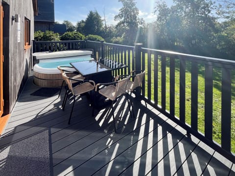 Hot tub | Jasmine - James Ville Marina, Brigg