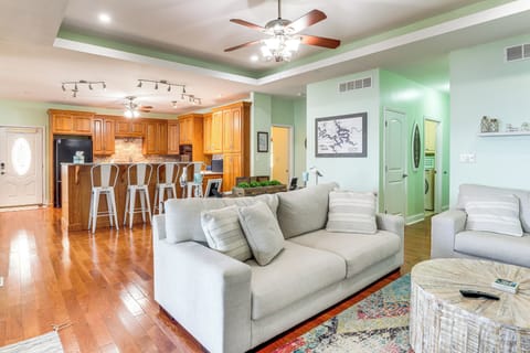 Living Room | Smart TV | Free WiFi | Main Level