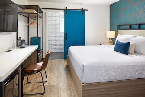 Unit with King bed. Exact unit will be assigned upon arrival. Views, colors, and decor may vary.