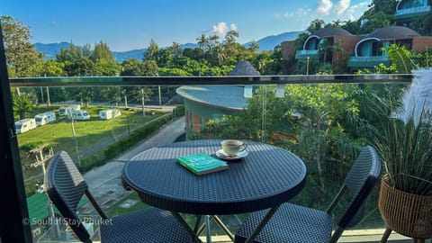 Slow mornings with sunshine, coffee, and a little inspiration to start your day.