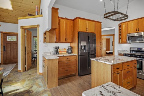 Fully Stocked Kitchen
