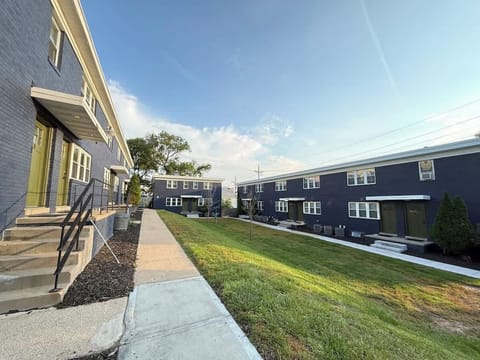 Settle in, then step out to neighborhood delights.