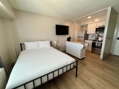 Sleep, cook, and launch your city day from here.