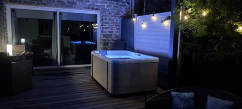 South-facing terrace with pergola and private spa (subject to regulations)