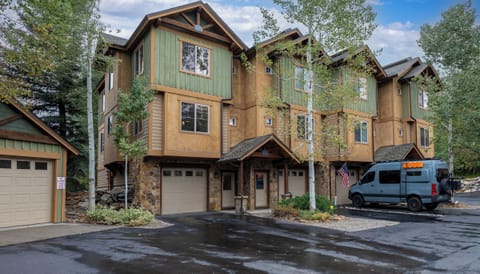 Exterior of 1160 Natures Lane