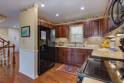 Mountain View Paradise's fully-equipped kitchen