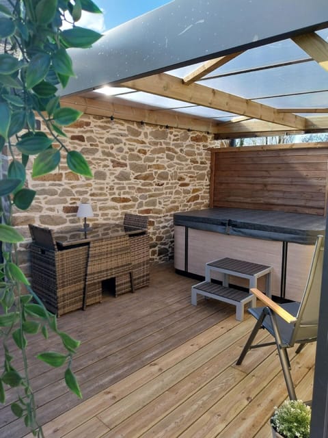 Terrace with pergola and private spa (rules apply)
