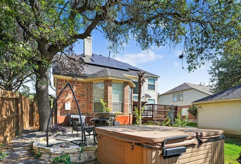 Tub, Hot Tub, Outdoors, Shelter, Backyard