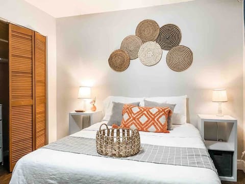Private bedroom with queen size bed including a memory foam topper. 

32" tv with Hulu Live and Netflix provided