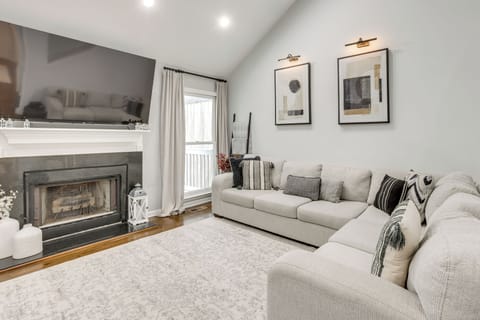 Birmingham Vacation Rental | 4BR | 3.5BA | 1,880 Sq Ft | 4 Steps Required