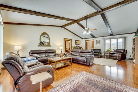 Little Valley Vacation Rental | 3BR | 2.5BA | 1,832 Sq Ft | 2 Steps to Enter