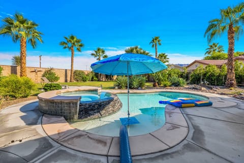 Spa like pool with hot tub