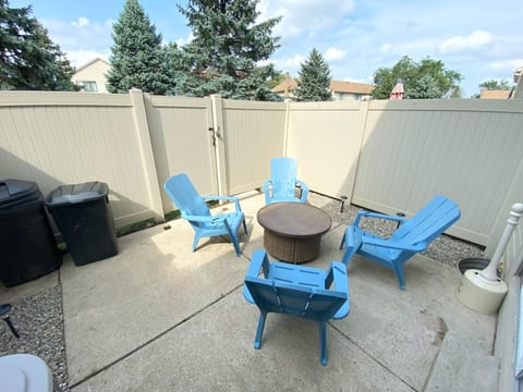 Private patio! Please keep noise at a low level to respect our neighbors.