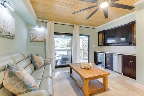 Living Room 2 | 1st Floor | Smart TV | Wet Bar | Washer & Dryer