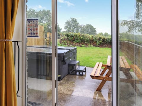 Hot tub | Cothi Cottage - Ffynnongrech Farm Cottages, Talley, near Llandeilo