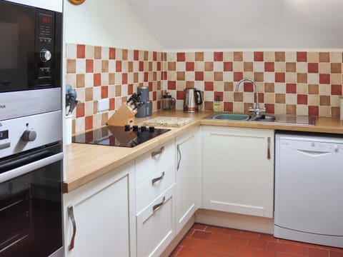 Kitchen | Cothi Cottage - Ffynnongrech Farm Cottages, Talley, near Llandeilo