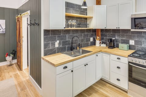 Kitchen | Trash Bags/Paper Towels | 1st Floor