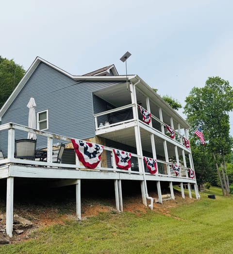 Blue Pearl with lots of outdoor space to enjoy Norris Lake views.