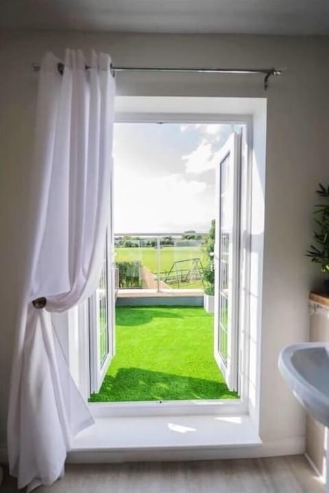Relax in the deep luxurious bath tub big enough for two and take in the views with a glass of your favourite wine.