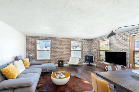 Colorado Ave - The Ski Loft by Curate Telluride - Living Room - Open concept living