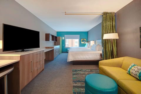 Drift off easily in a bright room with ample space.