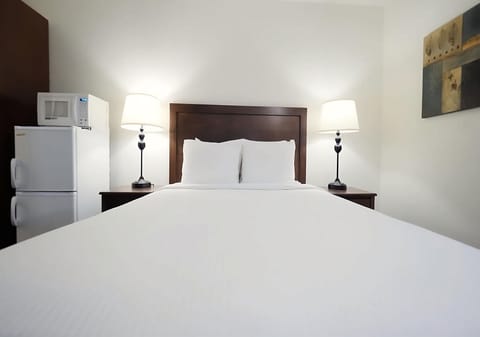 Comfortable Queen size bed! Exact unit will be assigned upon arrival. Views, colors and decor may vary.