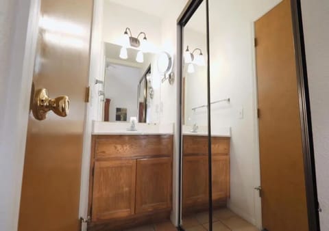 Bathroom. Exact unit will be assigned upon arrival. Views, colors, and decor may vary.