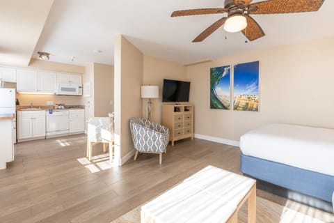 Unit with 1 Queen size bed