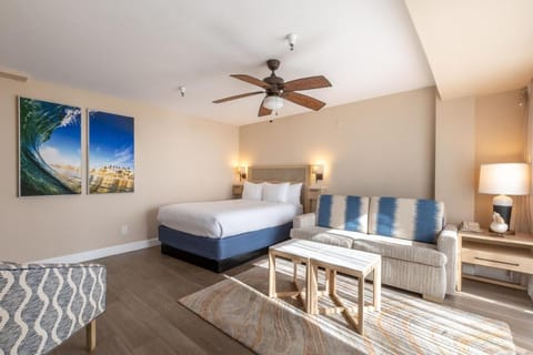 Unit with 1 Queen size bed