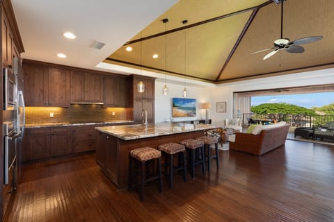 Spacious open concept great room and kitchen, island with plenty of seating